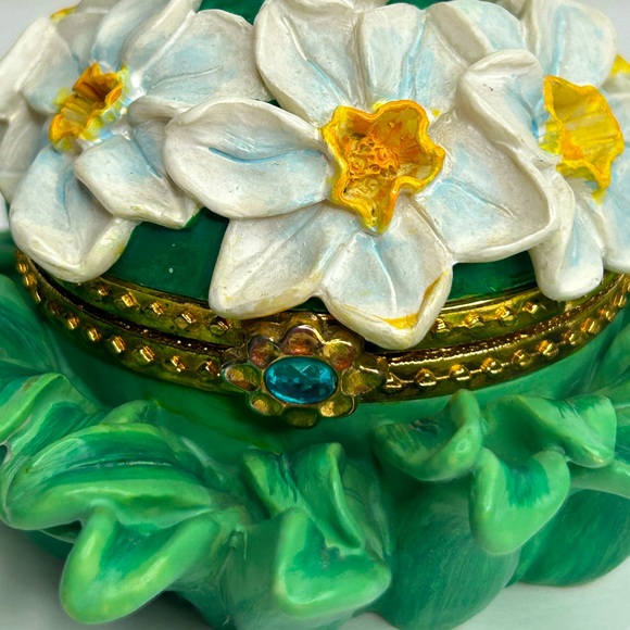 Small Floral Jewel Box w/Hinged Lid - Picture 4 of 6